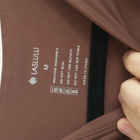 NWOT Laslulu High Neck Crop Performance Tank Size M - Picture 2 of 3